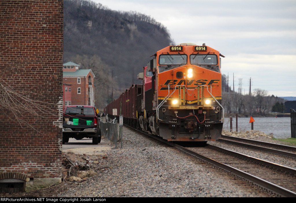 BNSF 6914 West